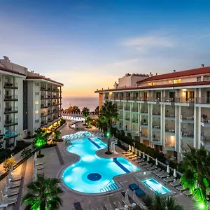 Ramada & By Wyndham Otel Kuşadası